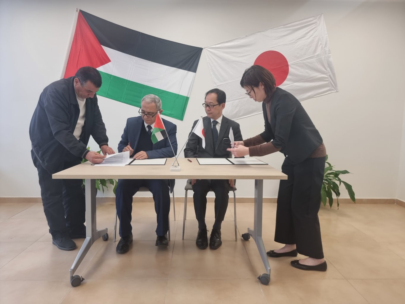 توقيع عقد منحة لمشروعين في فلسطين ضمن برنامج المشاريع الأهلية والأمن الإنساني (GGP) ممولة من حكومة اليابان